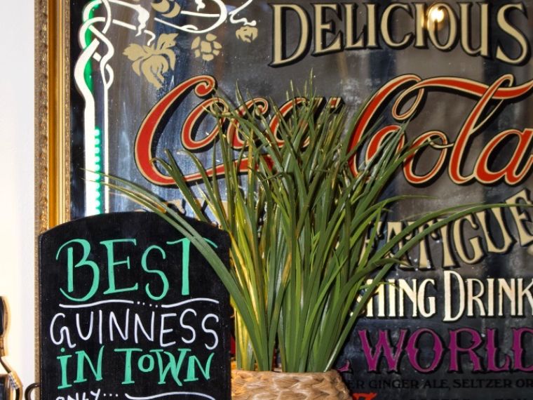 Best Pubs In Salisbury – Enjoy A Games Night At Deacons!