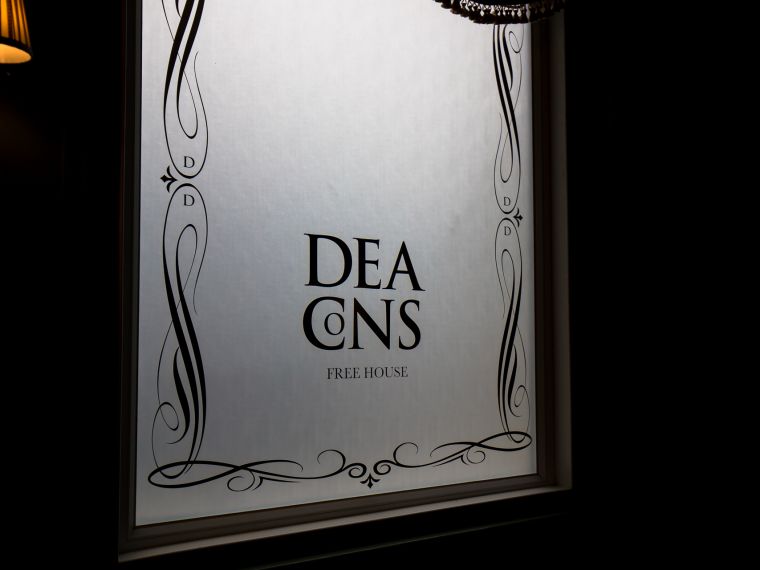 Best Pubs To Celebrate Mothers Day In Salisbury – Treat Her At Deacons!