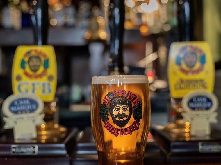 Best Freehouse In Salisbury – Enjoy A Pint At Deacons !